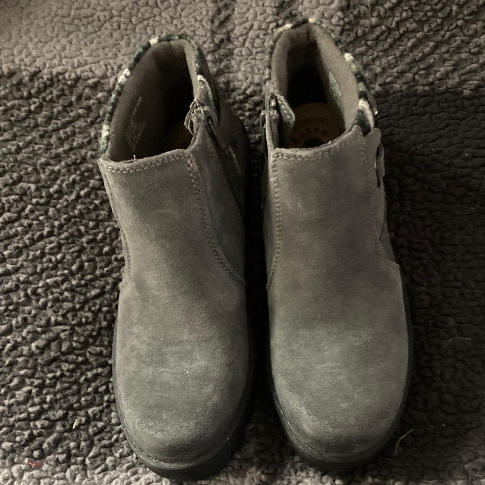 Earth Origins ankle boots size 6